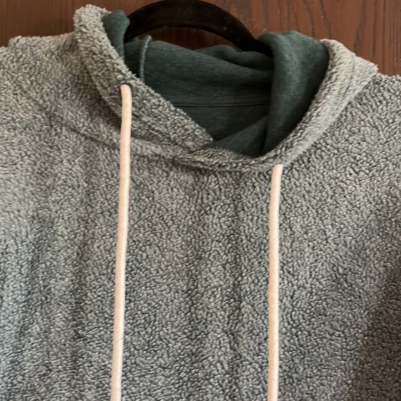 M light green fleece, hooded sweatshirt. Size Large - Picture 3 of 8